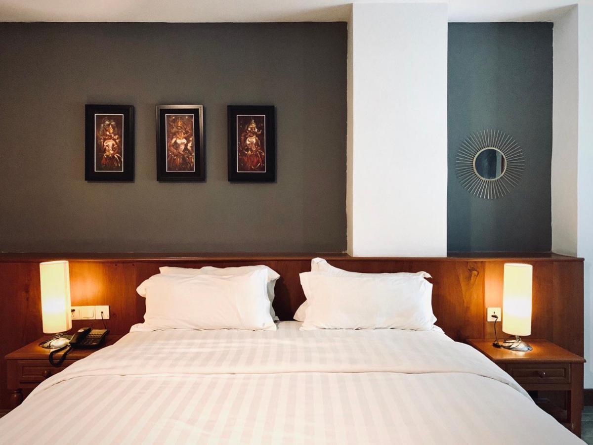 Point Boutique Hotel Phnom Penh Exterior photo