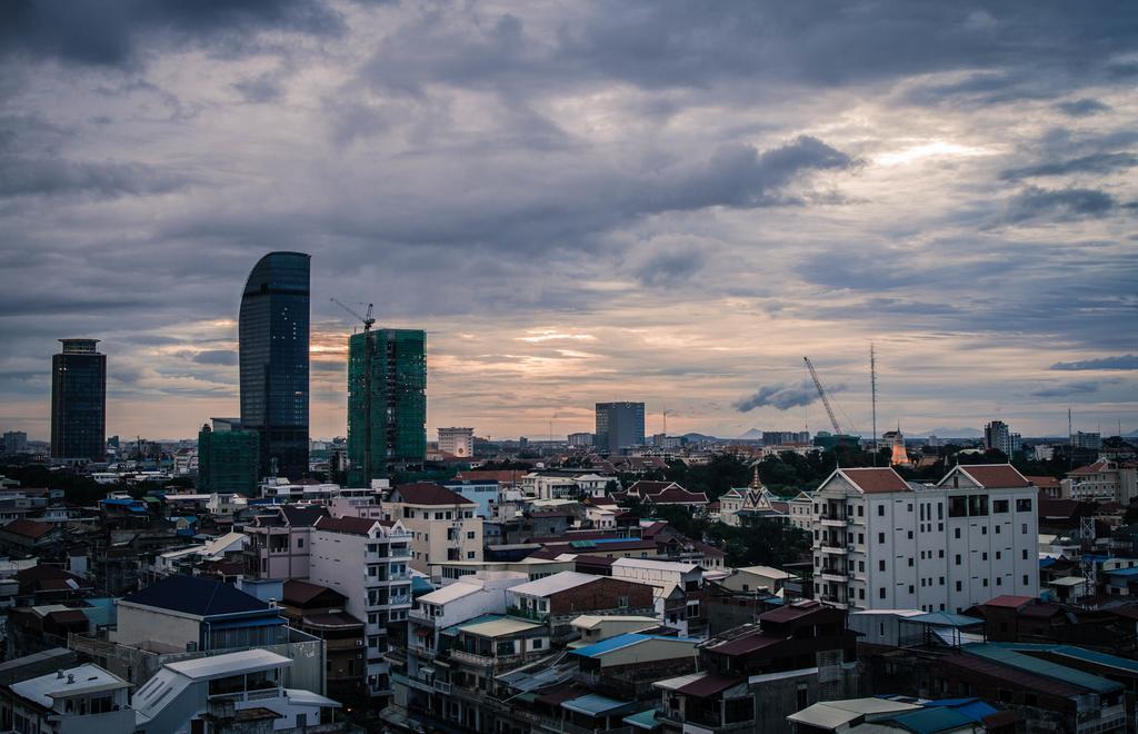 Point Boutique Hotel Phnom Penh Exterior photo