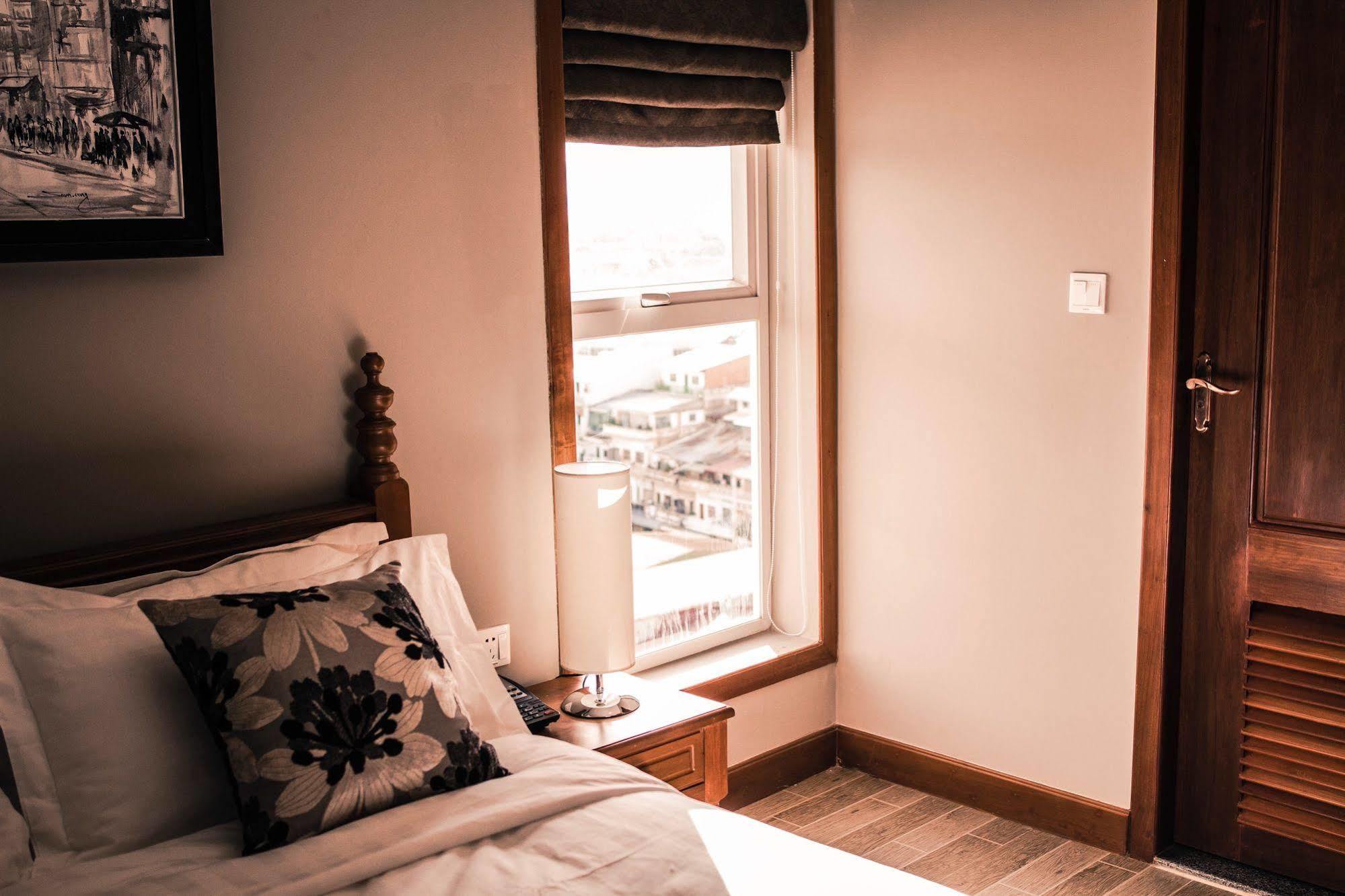 Point Boutique Hotel Phnom Penh Exterior photo