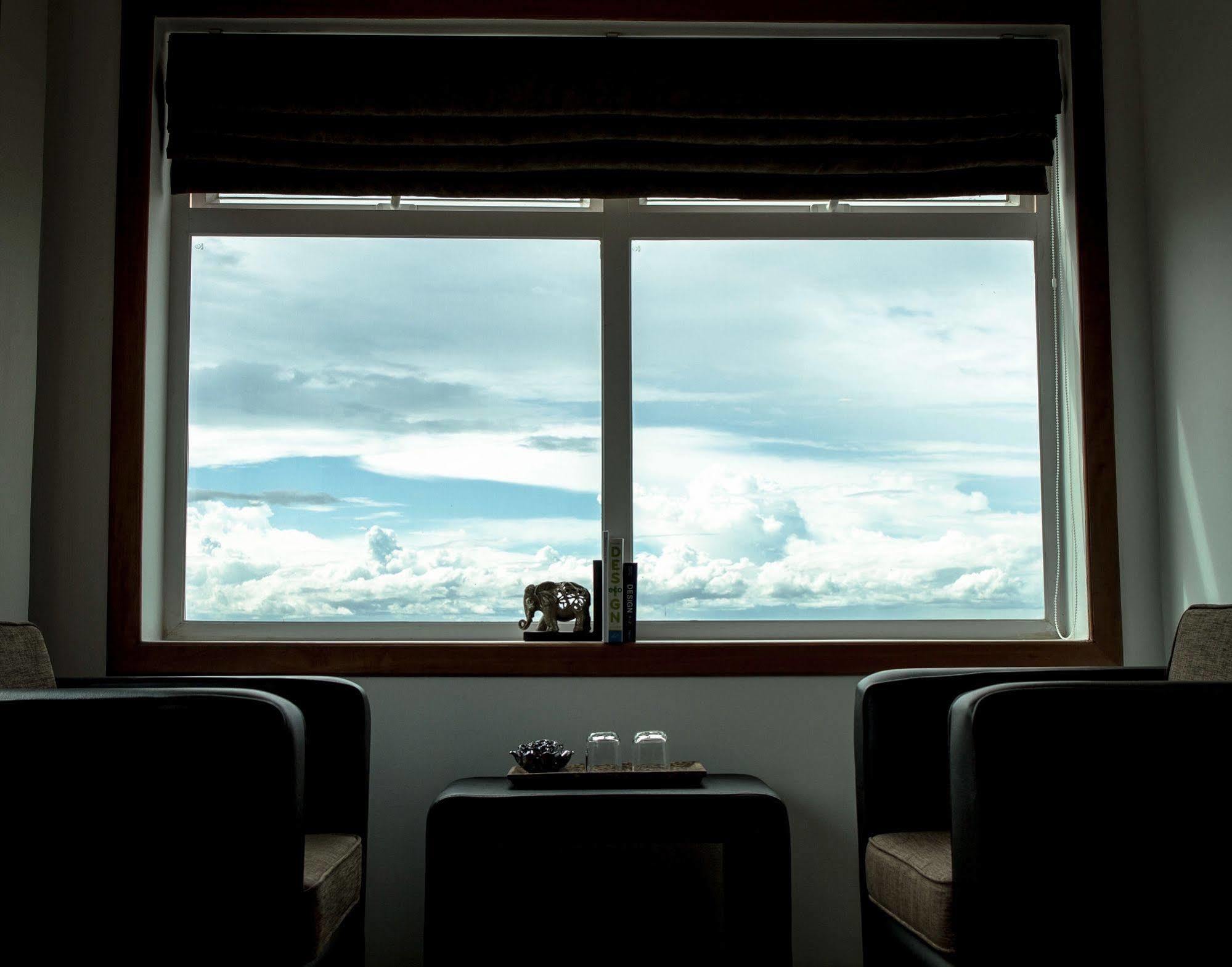 Point Boutique Hotel Phnom Penh Exterior photo