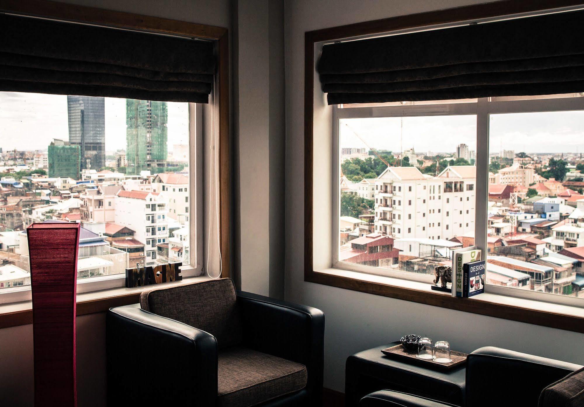 Point Boutique Hotel Phnom Penh Exterior photo