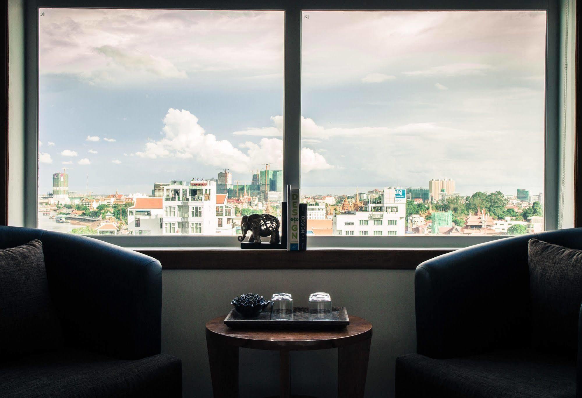 Point Boutique Hotel Phnom Penh Exterior photo
