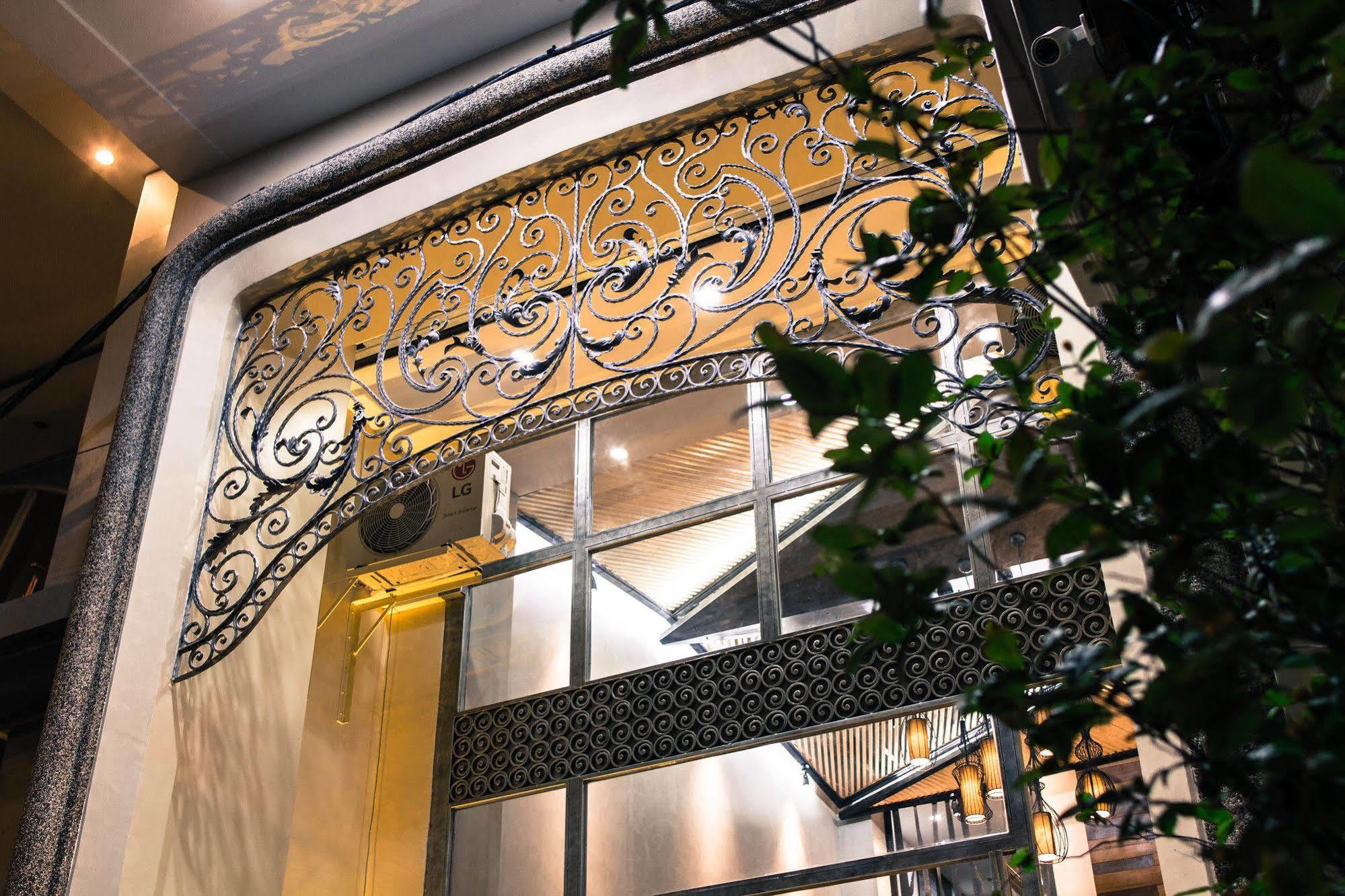 Point Boutique Hotel Phnom Penh Exterior photo